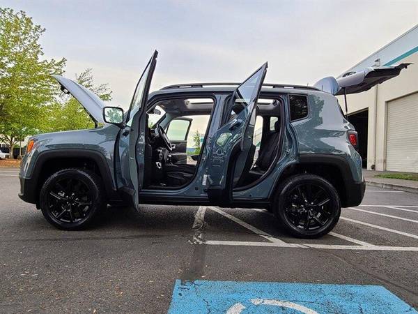2018 Jeep Renegade Altitude SPORT UTILITY/4X4/MY SKY DUAL PANEL for sale in Portland, OR – photo 23