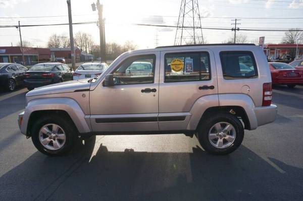 2011 JEEP LIBERTY SPORT LOW MILES 4X4 CLEAN CARFAX - cars for sale in Louisville, KY – photo 4