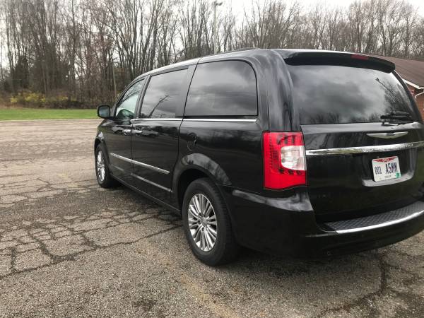 2013 Chrysler town and country - cars & trucks - by dealer - vehicle... for sale in Columbus, OH – photo 5