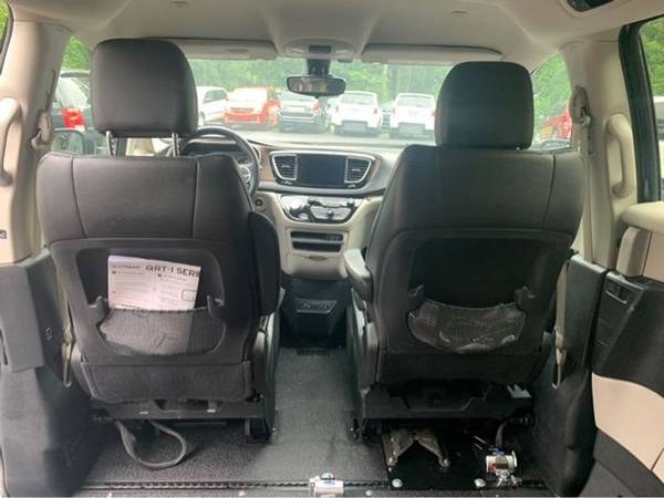 2017 Chrysler Pacifica Touring-L handicap wheelchair side for sale in Dallas, CT – photo 11