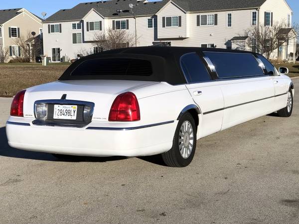 2006 Lincoln Town Car Stretch Limo for sale in Minooka, IL – photo 2