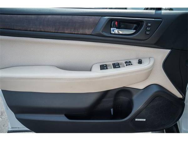 2017 Subaru Outback wagon 2.5i - Subaru Crystal White Pearl for sale in Springfield, MO – photo 11