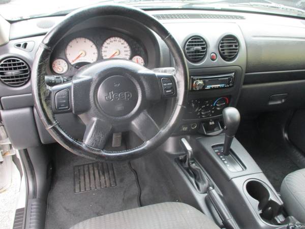 2002 Jeep Liberty Sport 4x4 - cars & trucks - by dealer - vehicle... for sale in Louisville, KY – photo 7