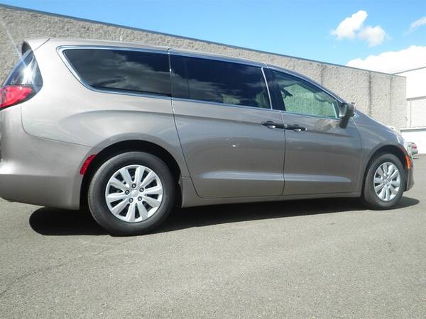 2018 Chrysler Pacifica L for sale in McMinnville, OR – photo 3