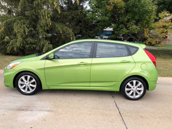 2014 Hyundai Accent SE 5-Door for sale in Fishers, IN – photo 2