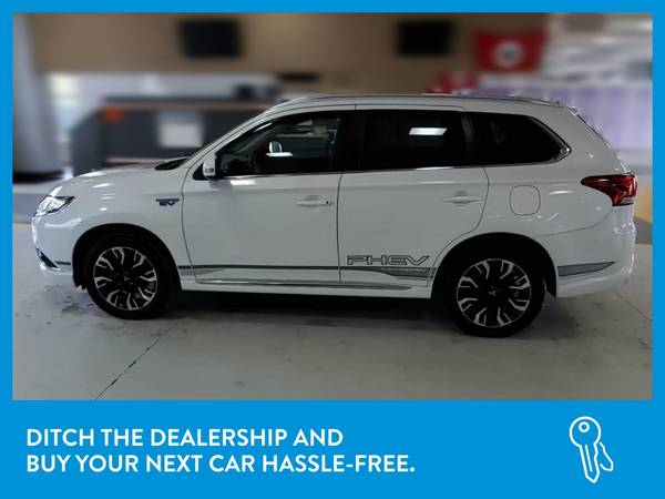 2018 Mitsubishi Outlander PHEV SEL Sport Utility 4D suv White for sale in Manchester, NH – photo 4