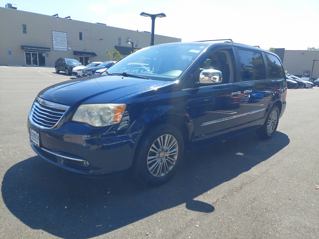 2014 Chrysler Town & Country Touring-L FWD for sale in Other, CT – photo 3