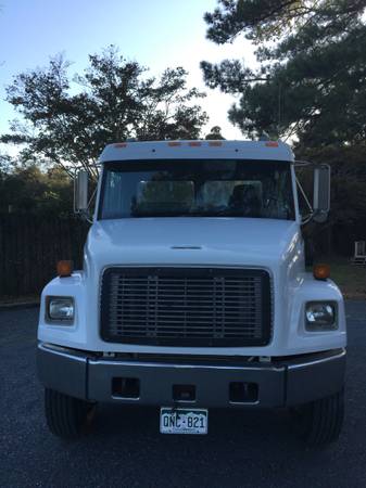 Freightliner FL70 for sale in Chesapeake, NC – photo 3