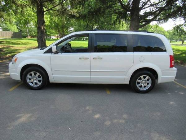2008 Chrysler Town and Country Touring 4dr Mini Van for sale in Bloomington, IL – photo 4