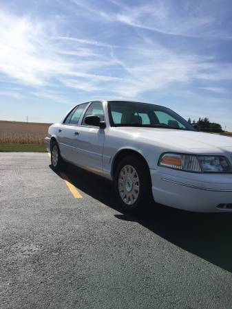 03 Ford Crown Victoria for sale in Hinckley, IL – photo 2