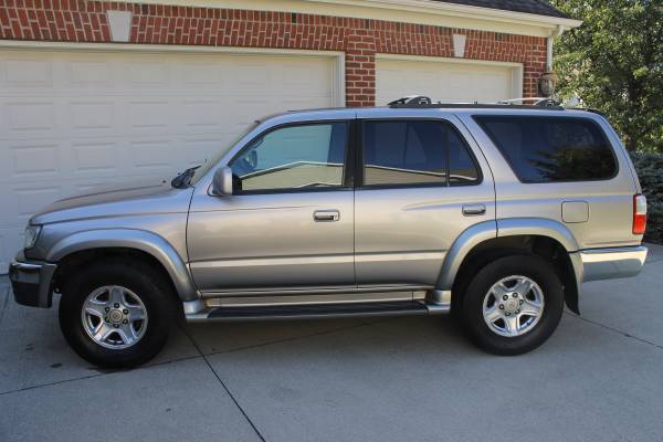 2002 Toyota 4Runner SR5 4WD Gold 313K Miles Drives Great - cars & for sale in Blacklick, OH