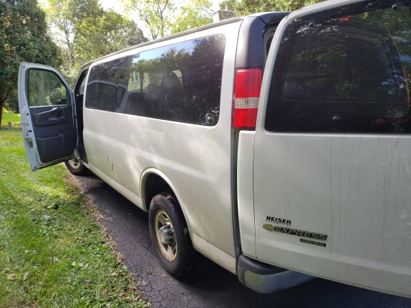 2013 Chevrolet Express 3500 extended cargo van for sale in shorewood, WI – photo 4