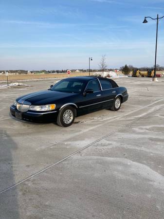 1998 lincoln Town Car Signiture for sale in Oconomowoc, WI – photo 4