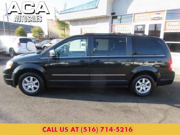 2010 Chrysler Town and Country 4dr Wgn Touring Plus Minivan - cars & for sale in Lynbrook, NY – photo 2