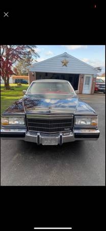 One owner! Classic 1990 cadillac fleetwood brougham for sale in Brooklyn, NY – photo 3