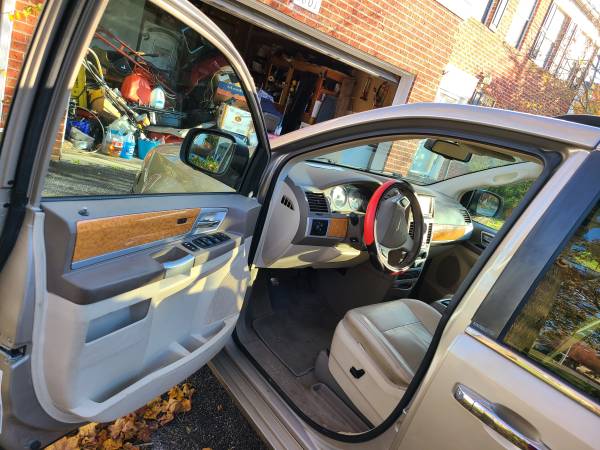 2009 Chrysler Town & Country Limited for sale in Bowie, District Of Columbia – photo 2