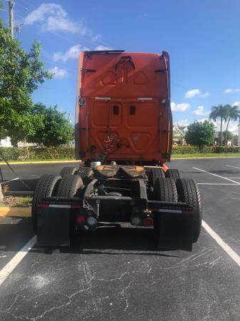 2012 Freightline Cascadia with Blower for sale in Boca Raton, TX