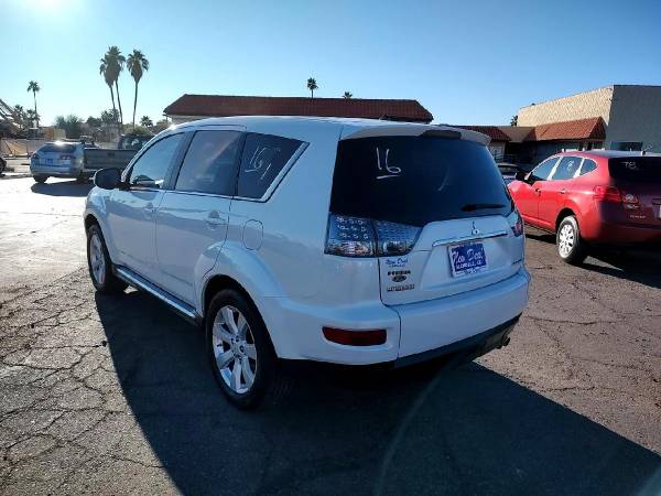 2011 Mitsubishi Outlander 2WD 4dr ES FREE CARFAX ON EVERY VEHICLE for sale in Glendale, AZ – photo 3