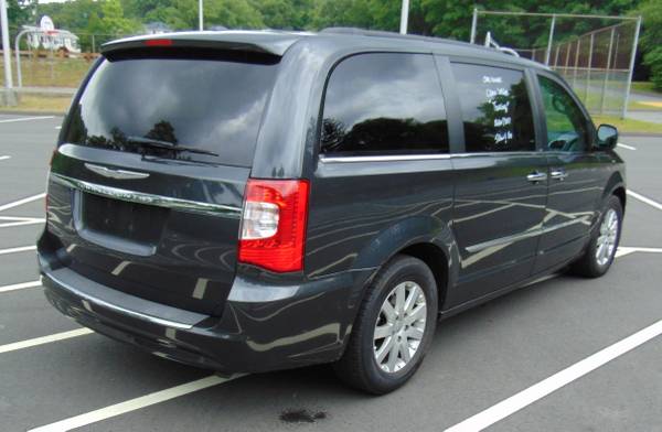2011 Chrysler Town & Country Touring L for sale in Waterbury, CT – photo 10