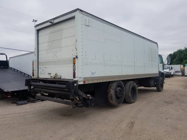 2004 FREIGHTLINER CF80 26 FT BOX TRUCK WITH LIFTGATE for sale in Houston, TX – photo 3