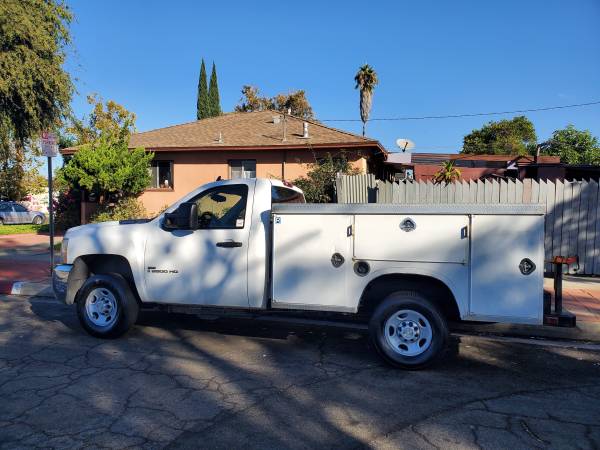 2008 CHEVY SILVERADO 2500HD UTILITY BED ONE LOW MILES RUNS GREAT for sale in Lakewood, CA – photo 2