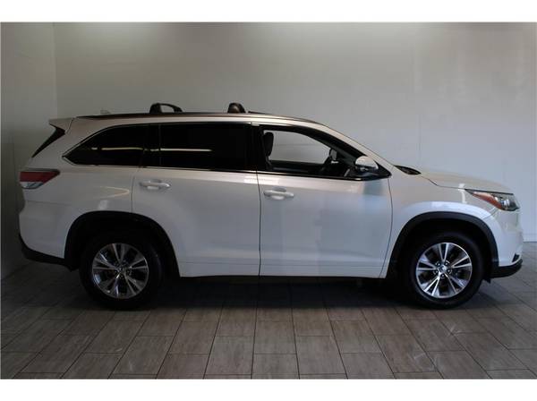 2015 Toyota Highlander XLE SUV - - by dealer - vehicle for sale in Escondido, CA – photo 3