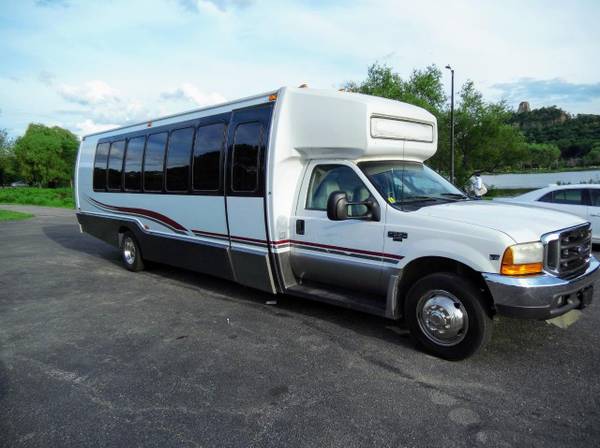 Krystal Limo Coach Bus 24-passenger shuttle Bus K33 F550, Limousine for sale in Winona, WI – photo 9