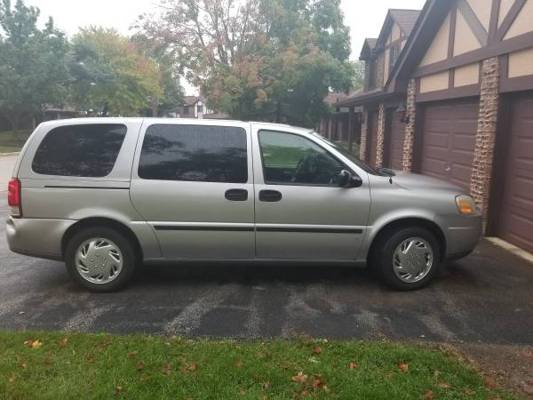 Great deal 2006 Chevy uplander van won't last long for sale in Wheaton, IL
