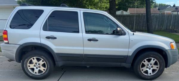 2002 Ford Escape XLT Choice 4WD - cars & trucks - by dealer -... for sale in Eastpointe, MI – photo 4