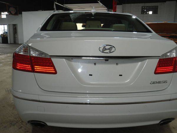2010 HYUNDAI GENESIS 3.8L - FINANCING AVAILABLE-Indoor Showroom! for sale in PARMA, OH – photo 5
