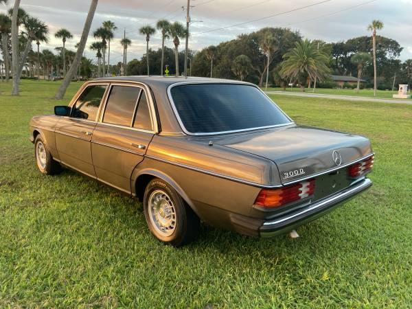 Mercedes 300D 1985 Amazing Condition! Garaged! - - by for sale in Ormond Beach, FL – photo 7