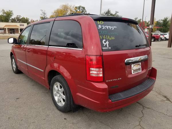 2010 Chrysler Town Country Touring - - by dealer for sale in Cedar Rapids, IA – photo 4