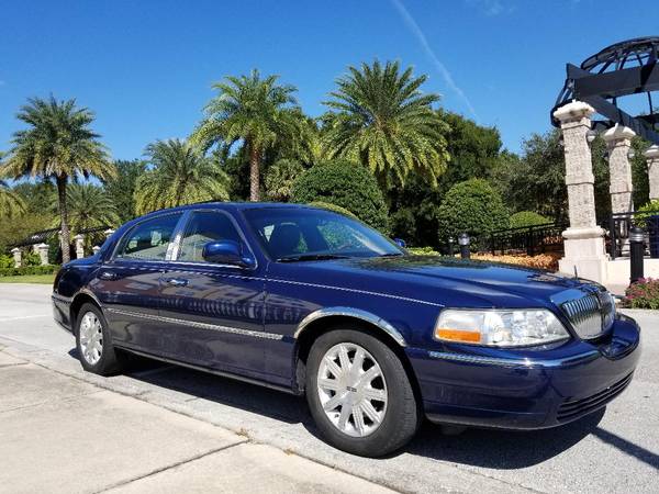 2011 Lincoln Town Car Signature Limited **LOOK** for sale in Altamonte Springs, FL
