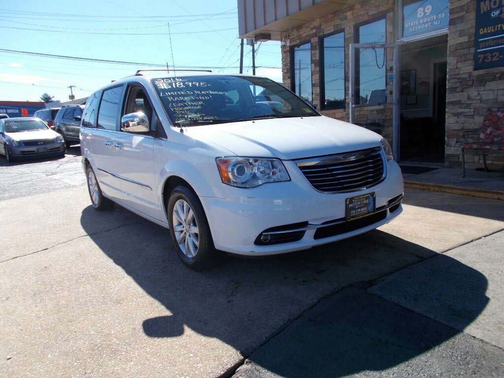 2016 Chrysler Town & Country Limited Platinum FWD for sale in Keyport, NJ