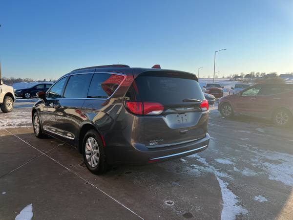 2017 Chrysler Pacifica Touring-L FWD - - by dealer for sale in Dodgeville, WI – photo 9