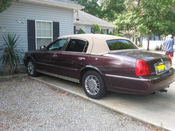 2006 Lincoln Town Car Limited - cars & trucks - by owner - vehicle... for sale in Manahawkin, NJ – photo 3