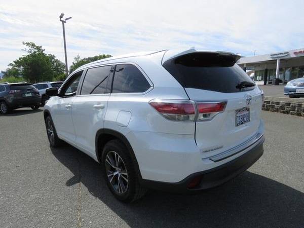 2016 Toyota Highlander SUV XLE V6 (Blizzard Pearl) for sale in Lakeport, CA – photo 9