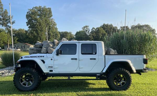 2020 Jeep Gladiator Rubicon - - by dealer - vehicle for sale in Oklahoma City, CA – photo 3