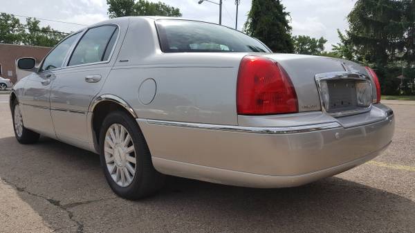 2003 LINCOLN TOWN CAR SIGNATURE AUTO LOADED LEATHER!! for sale in Cleveland, OH – photo 13