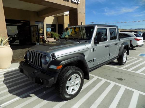 2020 Jeep Gladiator Sport S 4x4 LIKE NEW HARD TO FIND ! for sale in Bullhead City, AZ – photo 4