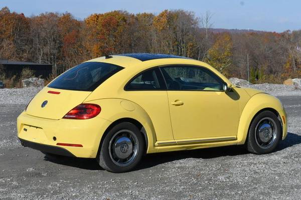 2012 Volkswagen Beetle 2 5L w/Sun PZEV - - by for sale in Naugatuck, CT – photo 7