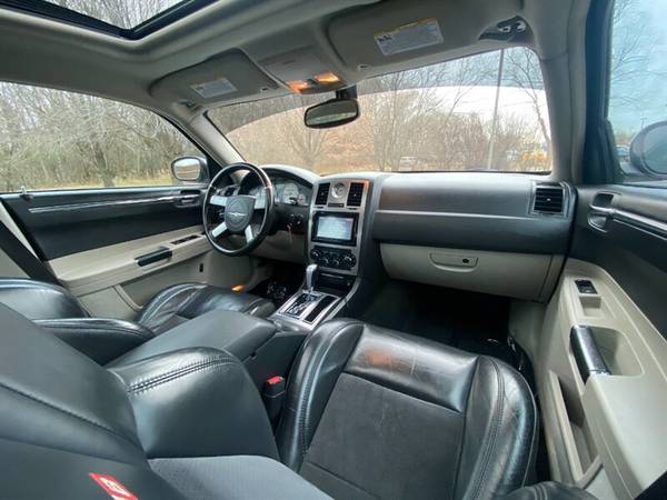 2006 Chrysler 300 300C SRT-8: DESIRABLE SRT-8 - POWERFUL LOW Mil for sale in Madison, WI – photo 14