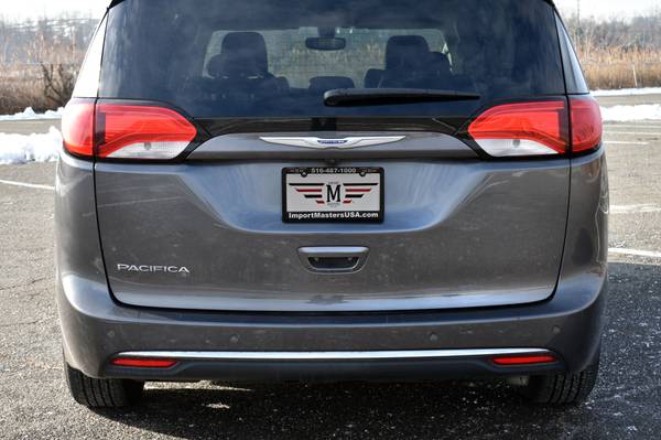 2018 Chrysler Pacifica Touring L - - by dealer for sale in Great Neck, NY – photo 9