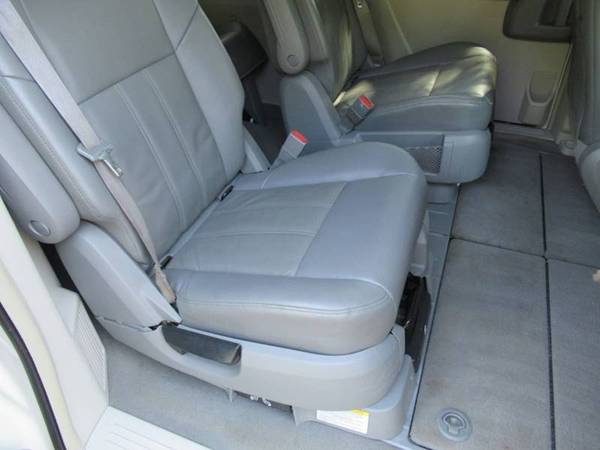 2008 Chrysler Town and Country Touring 4dr Mini Van for sale in Bloomington, IL – photo 17