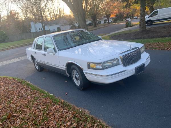1996 Executive Series Lincoln Town Car for sale in Fort Monmouth, NJ