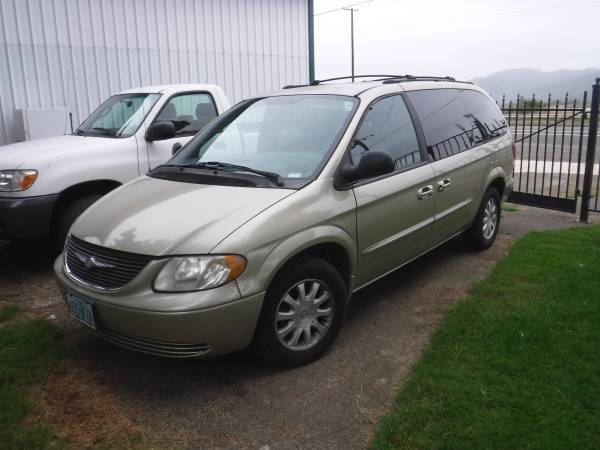 2003 Town and Country Mini Van for sale in Gardiner, OR