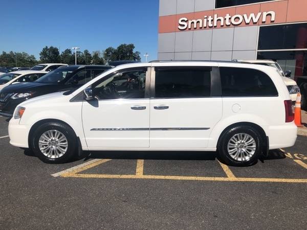 2014 Chrysler Town & Country Limited for sale in Saint James, NY – photo 2