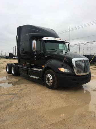2012 International Prostar Eagle semi trucks sleeper cabs camiones for sale in Midland, TX