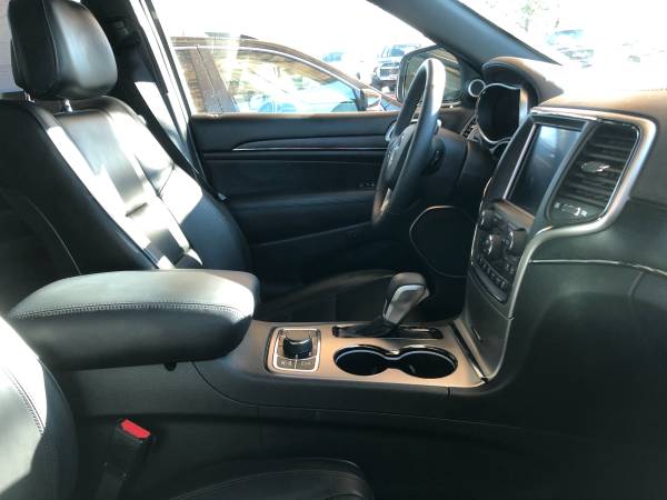 2018 Jeep Grand Cherokee High Altitude 4WD V6 fully loaded 9k miles... for sale in Denver , CO – photo 2
