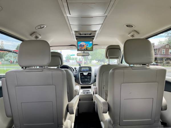 2013 CHRYSLER TOWN & COUNTRY - - by dealer - vehicle for sale in Constantia, NY – photo 13